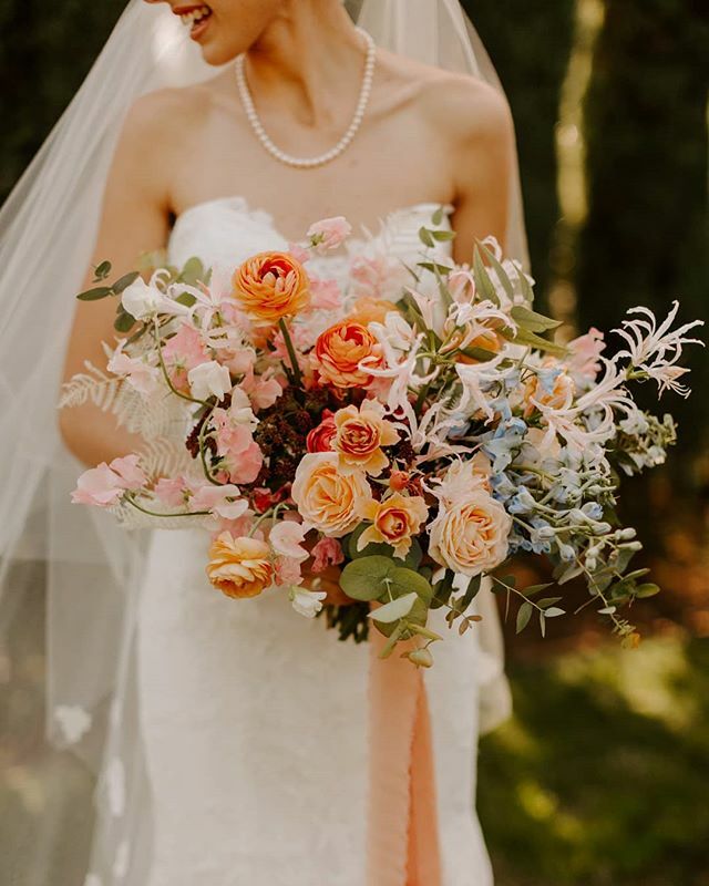 ROQUEevents's tweet photo. Can we talk about this gorgeous bouquet?!? 💐 Absolute perfection for our bride! 📷: @taylormccutchan // Event Production + Design: @roqueevents // Venue: @theestateyountville // Floral Design: @flowergirlem // HAMU: @blushbeautystyling https://t.co/Uvejxhy6bY