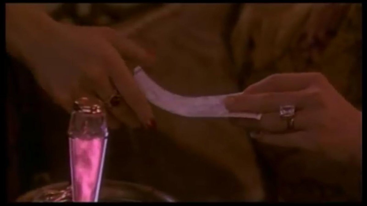 Entradas ya en la madurez, la lucha continúa... Bravo!! Mantenlo, te ha costado tanto... Sobre todo no lo pierdas...

#lamuerteossientatanbien #pelicula #mujer #madura #dona #maduresa #feminismo #feminisme #tipazo #cosificacion #eternajuventud #siemprejoven