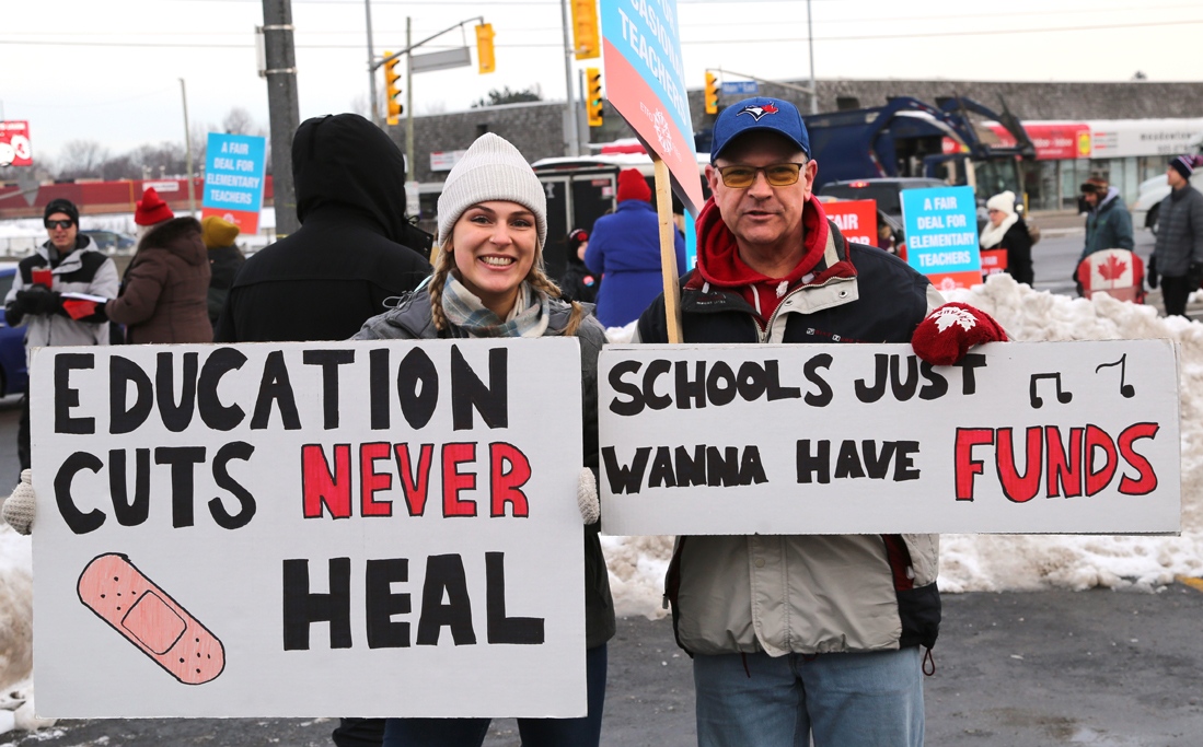 ETFOeducators's tweet image. MEDIA RELEASE: With no bargaining dates set by government, #ETFO to commence escalated action this Monday shar.es/aHXMHh  #ETFOstrong #ETFOStrike #ONPOLI
#Onted