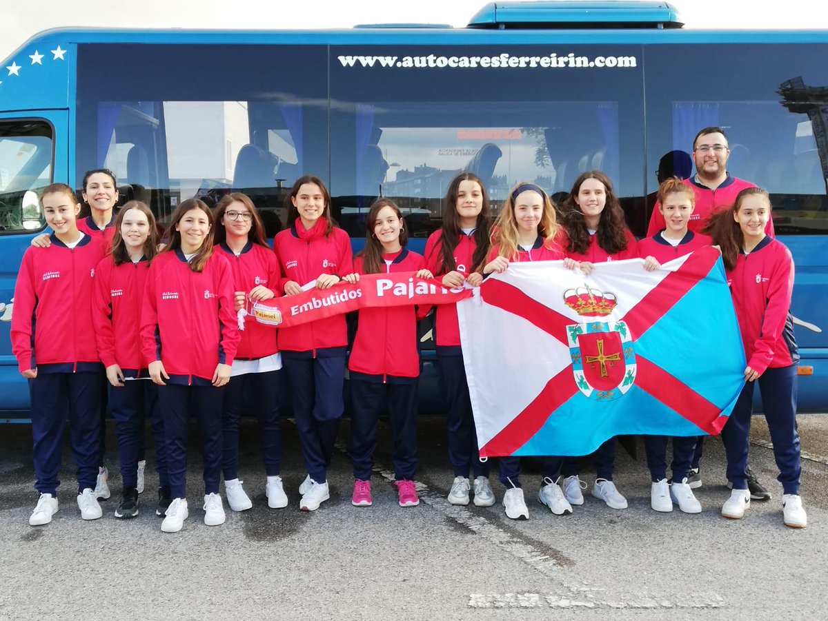 LFEndesa's tweet photo. La #MiniCopaLF también ha arrancado en Salamanca. 

¡Quédense con sus caras porque quien sabe si en breve vivirán la #CopaReinaLFEndesa!

Disfrutad de esta experiencia, chicas 😊💪🏻 ¡Suerte a todos! 🍀 https://t.co/wfA3w8bjjj