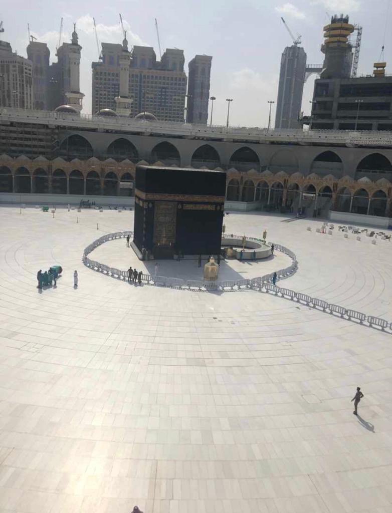 1410_toot's tweet photo. #تعليق_الدراسه فايروس كورونا مصدر قلق للعالم !!! اقفال صحن الكعبه لاول مره منذ عقود !! اغلاق المطارات والاسواق فاضيه ! الشوارع خاليه ؟
كيف حال اهوال القيامه ؟؟؟ اللهم ارحمنا برحمتك اللهم بحق لليلة الجمعه ارفع عنا البلاء والضر اللهم لاترينا في اهلنا ومن احببناه فيك مكروه ❤️ https://t.co/Ru7K7ZD7ls