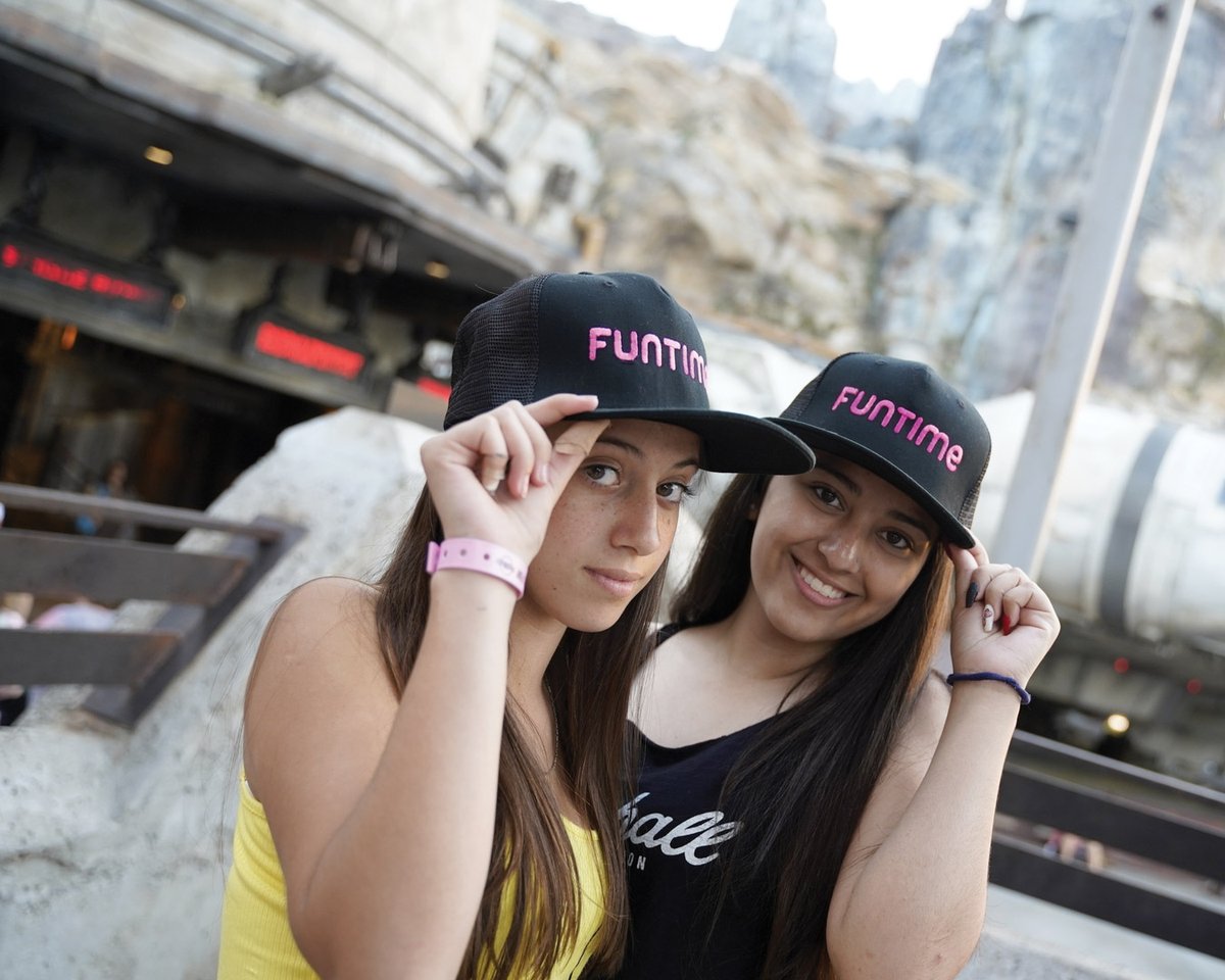 Funtime15's tweet photo. ¡Bienvenidas a la Tierra de las Galaxias dentro de Hollywood Studios! Increíble recorrer y descubrir este lugar con las chicas de #FuntimeFebrero2020 #HollywoodStudios 
¡¡Vayan preparándose para el 2021 que será el 50ª Aniversario de los Parques, y habrá muchísimas sorpresas!! https://t.co/wM1FedWy5r
