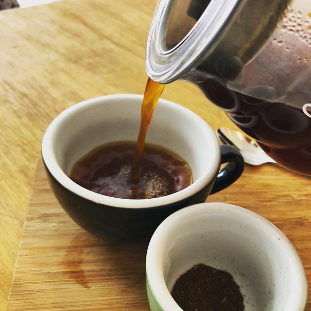 #Instagram: ift.tt/39ydR9y | ❤️ it when u get some grinds to sniff as u pour <a href="/contessa/">Monia Contessa</a>.blackstarcoffee