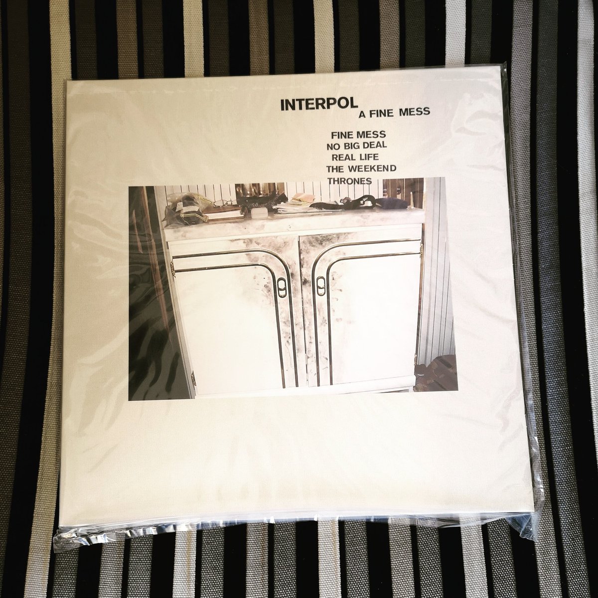 RPMRecordsBOG's tweet photo. @Interpol #afinemess su más reciente trabajo lo encuentras aquí en #rpmbog. Visítanos 😊 https://t.co/BtaBQwXeD1