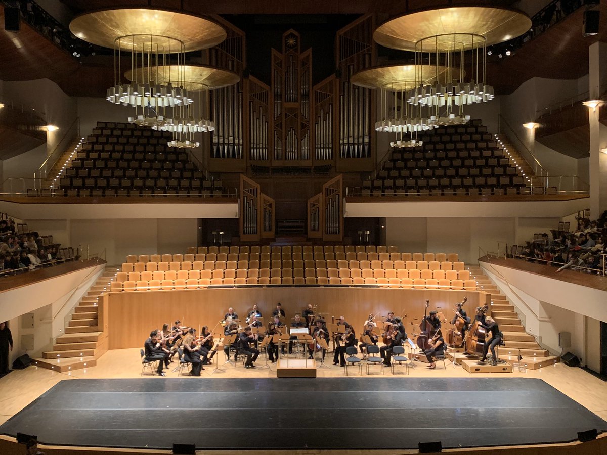 serpello's tweet photo. En Madrid con los alumnos de 1° ESO.
Fantástica interpretación de #Pulcinella de Igor Stravinsky por la @ocnesp y la Compañía Nacional de Danza.
#nosimportalamúsica https://t.co/PeIwdAJzbe