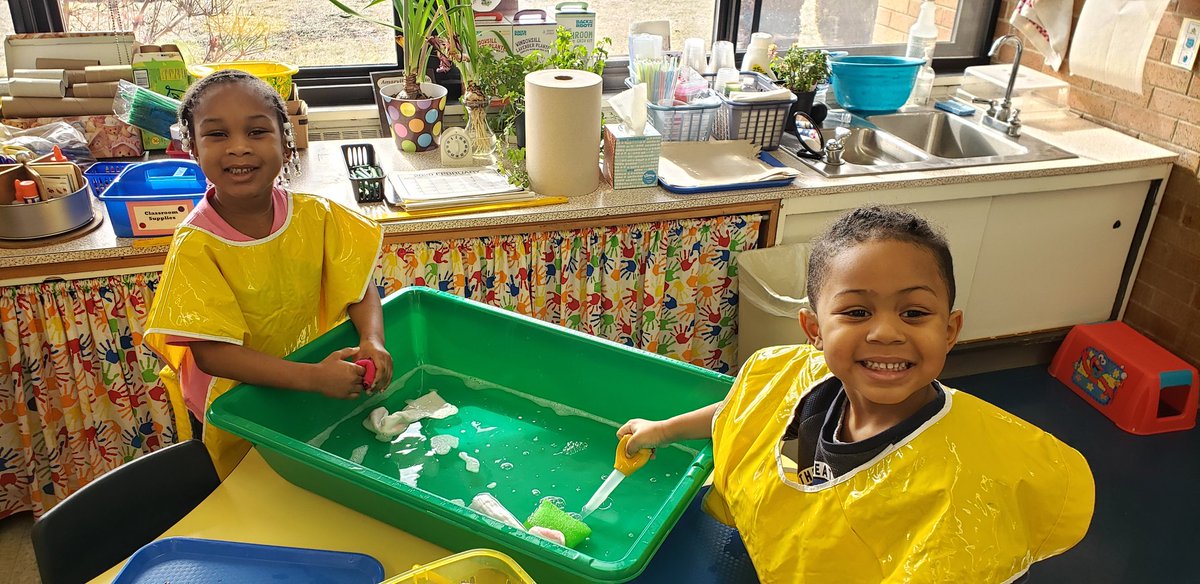 KrosalesL's tweet photo. This is the way we wash our clothes in PreK🙂🙂 @FlossmoorHills @D161Supe https://t.co/oXMZjaT1XL