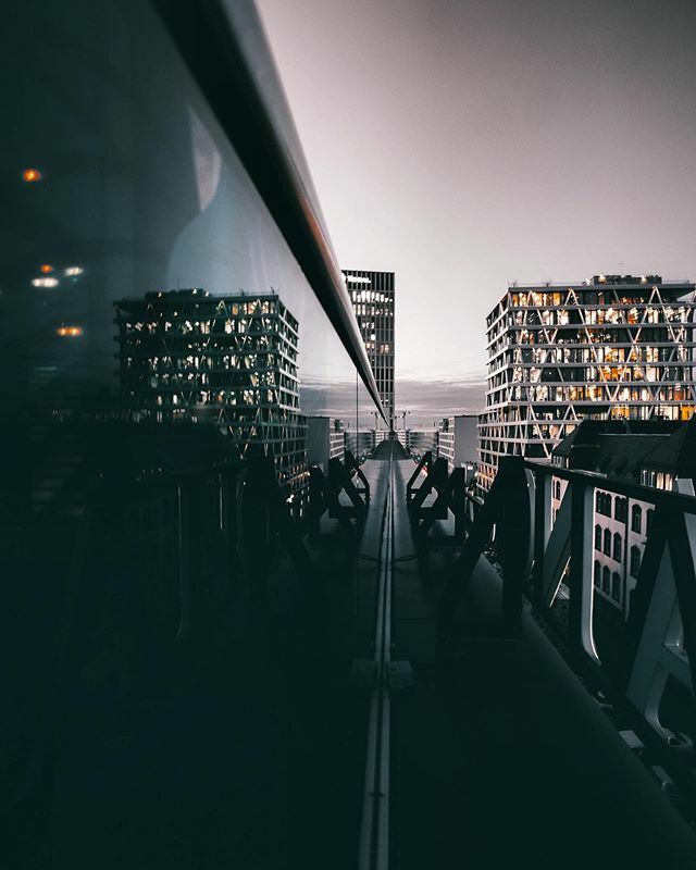 Berlin rooftop Reflections..... #canondeutschland #rooftop #berlin#berlino#networking ift.tt/2ToWv9l