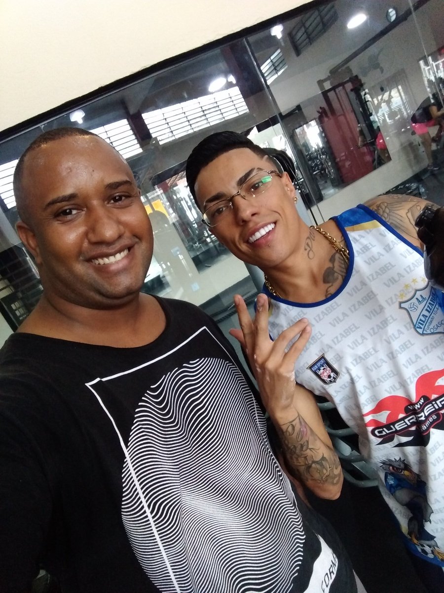 Cledson_psousa's tweet photo. Hoje o treino foi pesado!!  👍🏽👍🏽
E ainda tive o prazer de conhecer o @Mcmenormr11 satisfação, humildade! https://t.co/CwHAo5iN5O