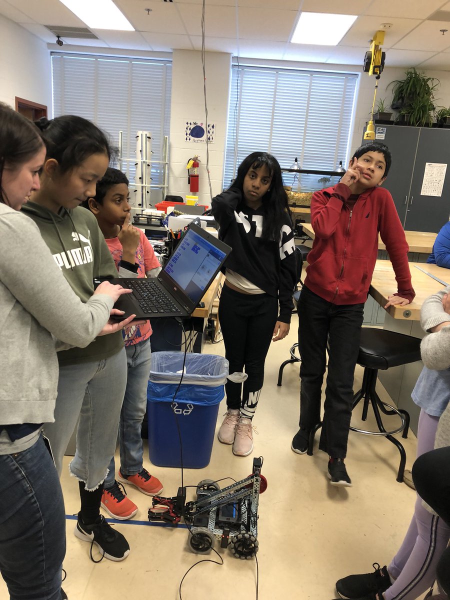 ms_vsez's tweet photo. #teamfccps, @FCEFoundation, @BIEPartnership, @envisionexp, MEHMS HERO Club - debrief about what works: teamwork! https://t.co/v8RXPEiE1T