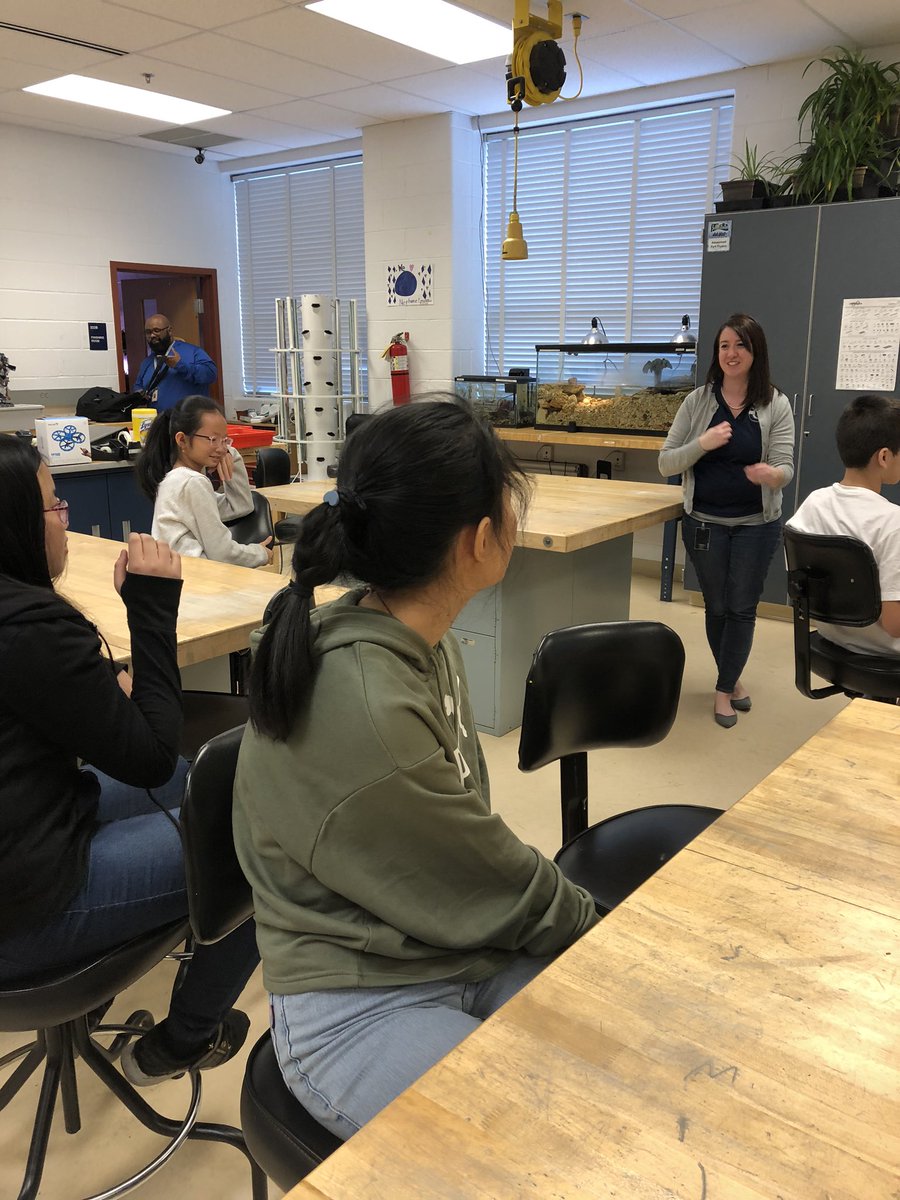 ms_vsez's tweet photo. #teamfccps, @FCEFoundation, @BIEPartnership, @envisionexp, MEHMS HERO Club - debrief about what works: teamwork! https://t.co/v8RXPEiE1T