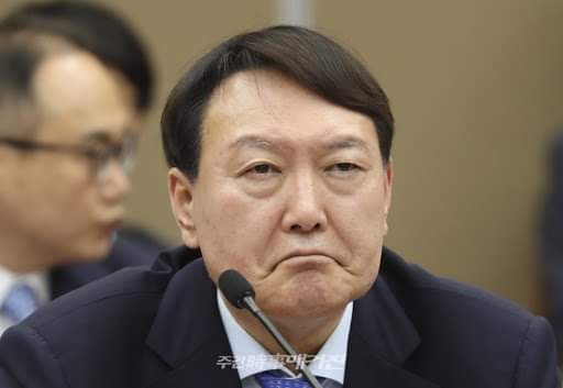 이만희-> 내 뒤엔 박근혜!
박근혜-> 내 뒤엔 미래통합당
미래통합당->내 뒤엔 윤석열
윤석열->내 뒤엔 기레기부대