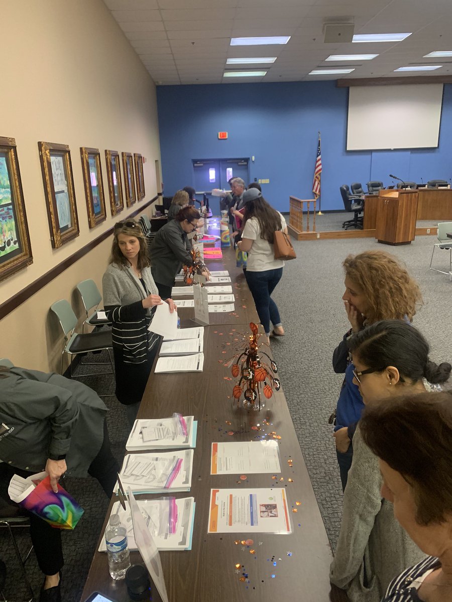 JhenryScience's tweet image. STAAR Madness is a slam dunk!  @Cl_Hanson @tylerisdlearn @DMCETX @TisdScience