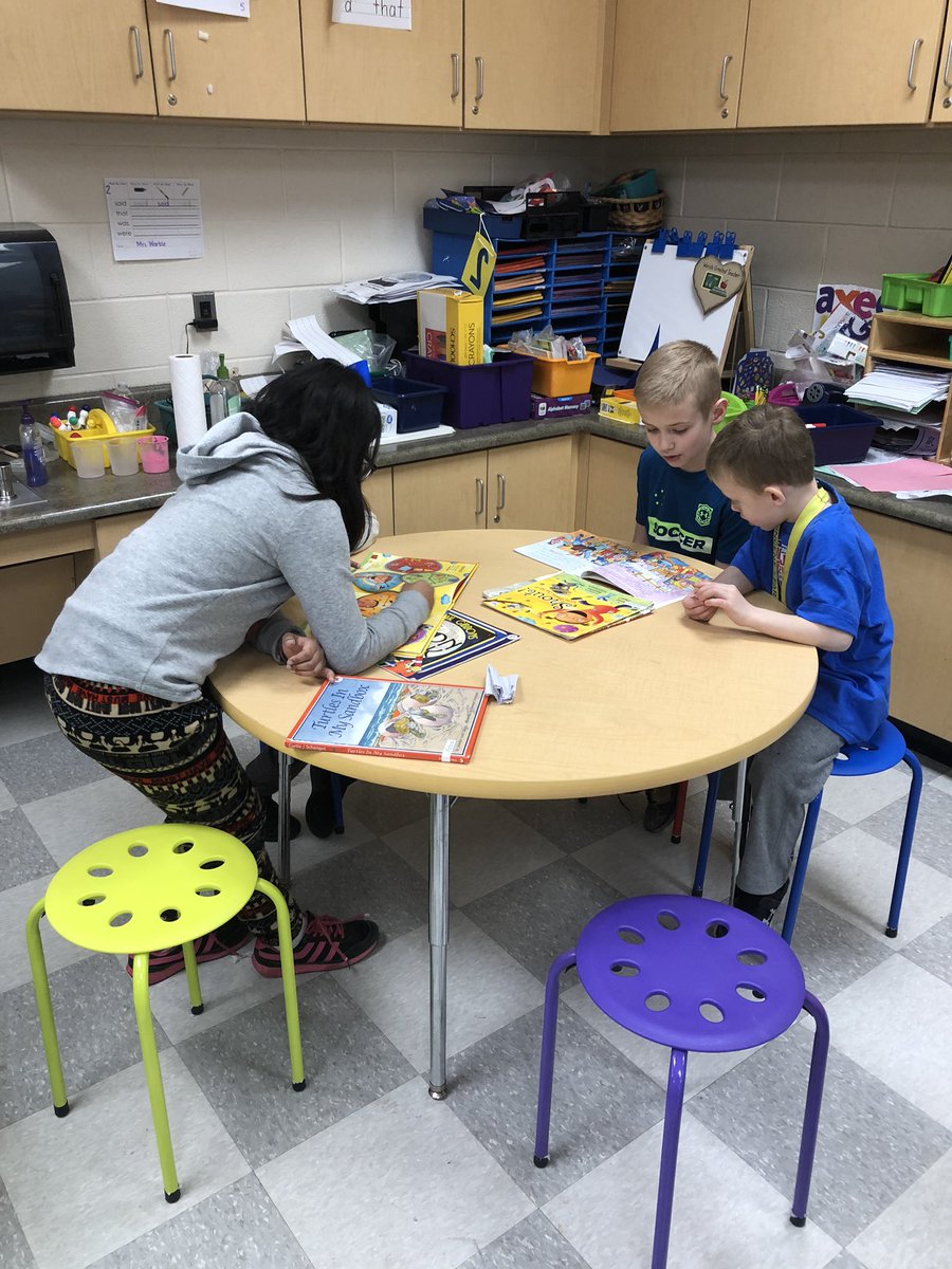 MrsWarblesClass's tweet photo. Today we had our Book Buddies come in to read poems to us for #ReadAcrossAmerica @VincentFarmBCPS @BCPS_ELA #BCPSreads @MHughes_VF https://t.co/94xKE7cmyG