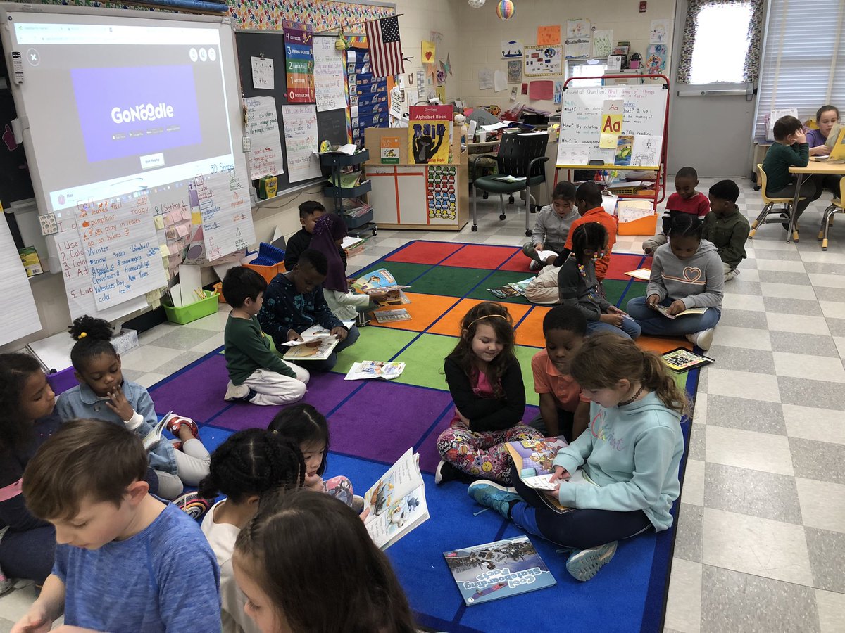 MrsWarblesClass's tweet photo. Today we had our Book Buddies come in to read poems to us for #ReadAcrossAmerica @VincentFarmBCPS @BCPS_ELA #BCPSreads @MHughes_VF https://t.co/94xKE7cmyG