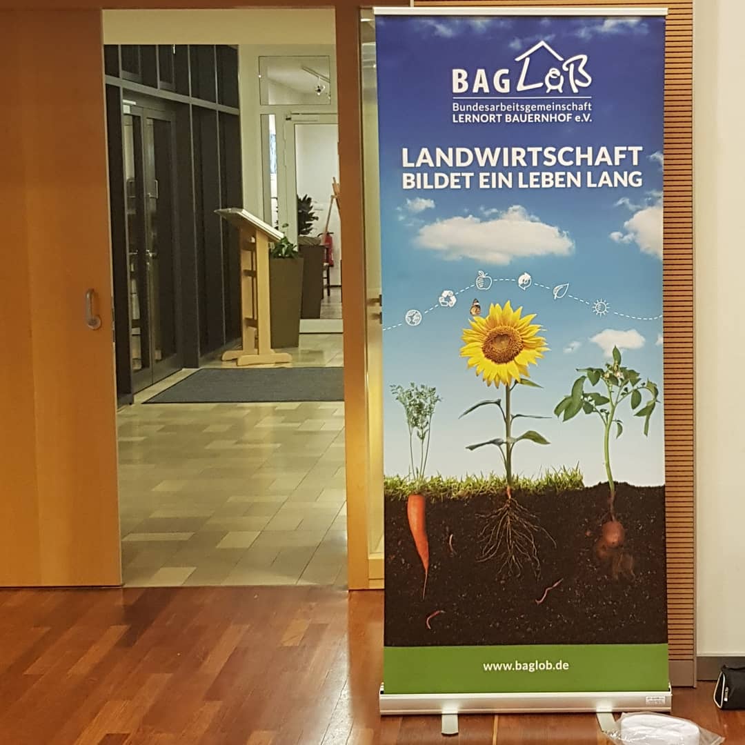 baglob_ev's tweet photo. #UPDATE nach 10 Jahren. Neues Präsentationsmotiv und #Claim: "Der Lernort Bauernhof - Teil der #Wertschätzungskette" zur Bundestagung #Lernort #Bauernhof erstmals im Einsatz.  #Buta2020 #lernortbauernhof #baglob #agrar #schule  #bildung #pädagogik #Landwirtschaft @bmel @agrarPR https://t.co/arvEhba9am