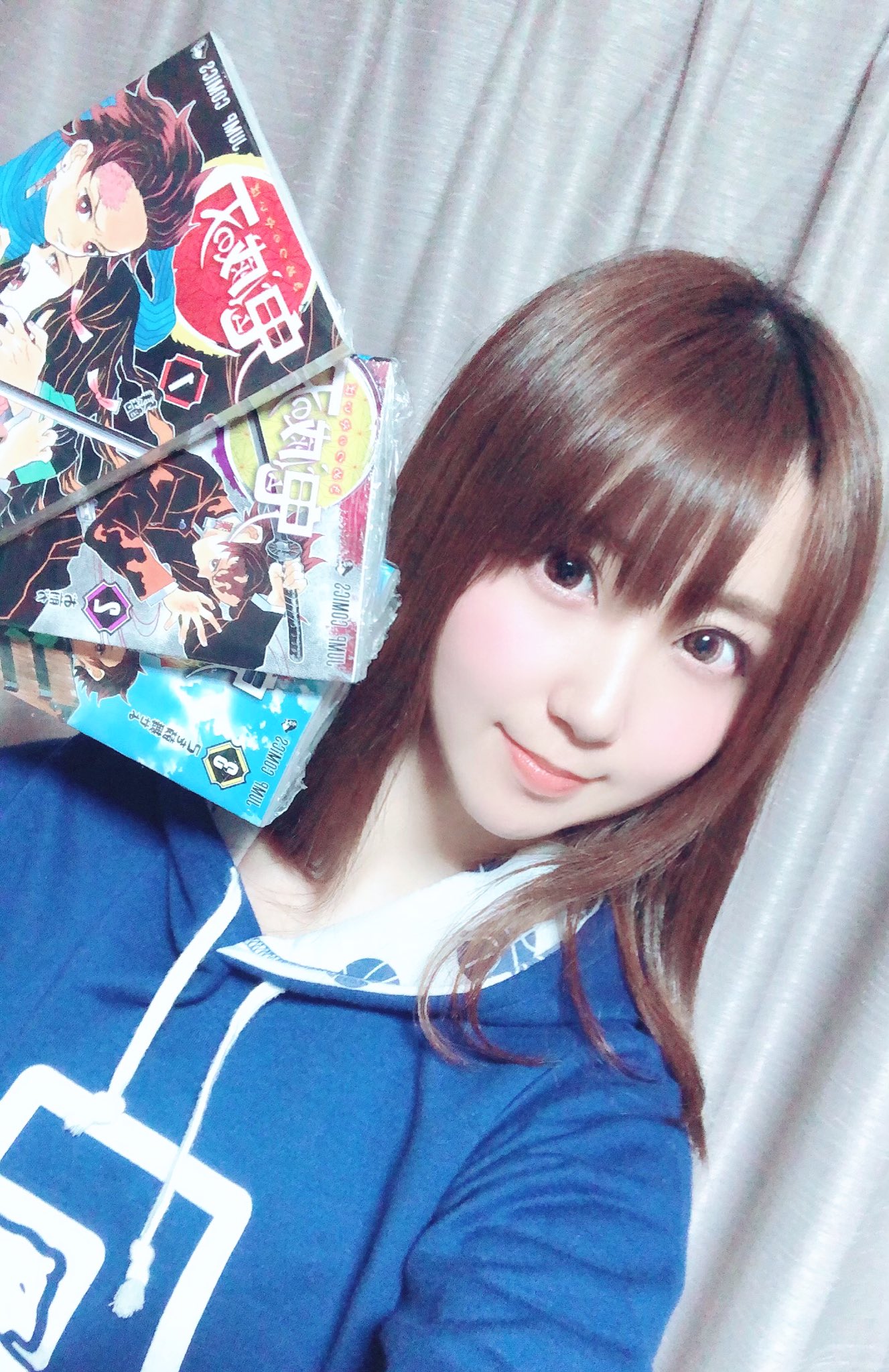 椿木はる アニメの先が気になったので 鬼滅の刃 ついにgetしましたっ 7巻 が売れ切れだったのでとりあえず6巻まで 5月発売の巻特装版も予約してきました パーカーは 黒子のバスケ の青峰くんモデルです Jump作品大好き