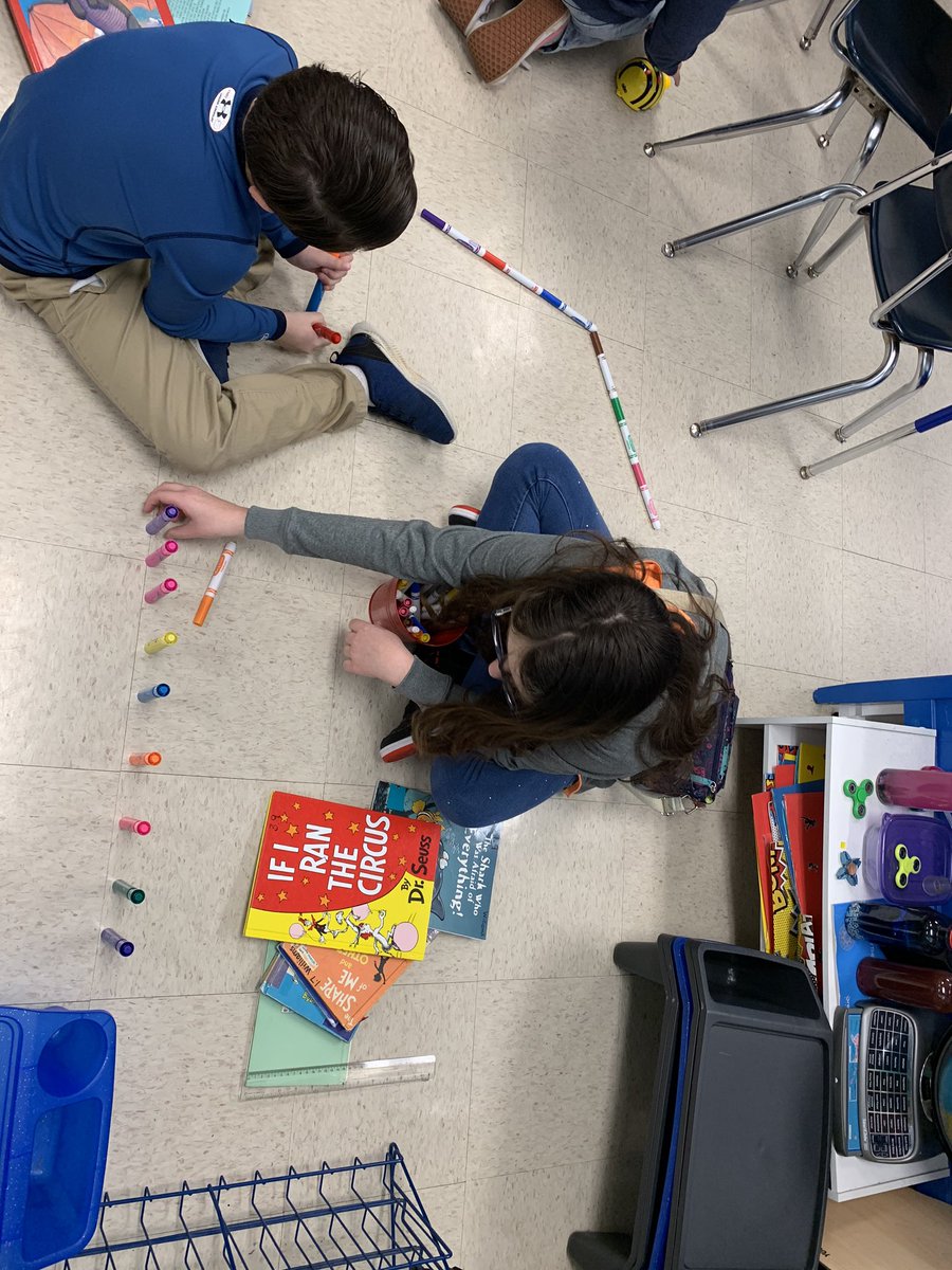 jlwilliams2015's tweet photo. This week we worked with our 6th grade buddies to design obstacle courses for the BeeBots. @AngieAncell @Centralnews1917 https://t.co/2Q5BOWVo4h