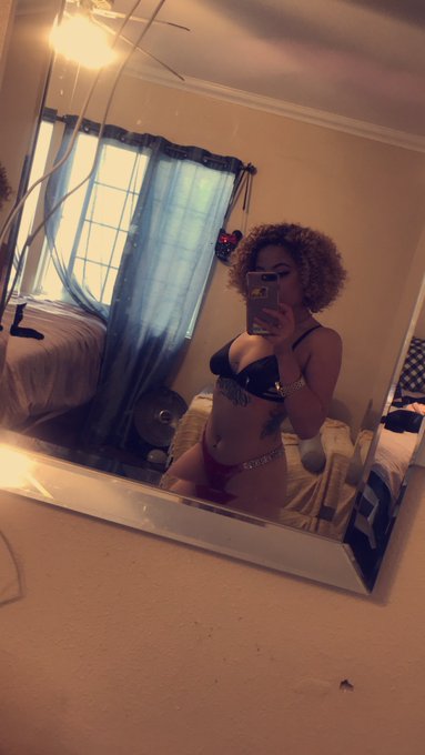 look at my baby winter in the back jus chillen before we go back to csun https://t.co/FFbx1lwTcP