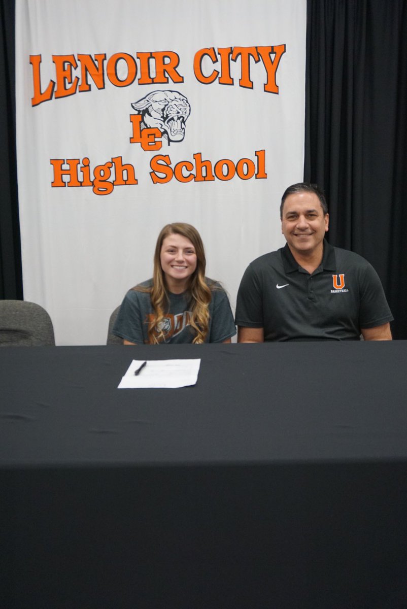 ciara_uphoff's tweet photo. so blessed to now officially be apart of the bulldog family!🧡 #RepTheU @bkbcoach300 https://t.co/72SxClGzrF