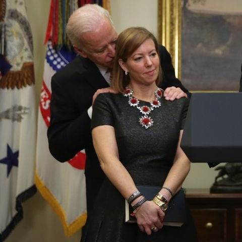 SarahSquirm's tweet image. if ur girlboss warren endorses biden/no one, that’s an endorsement of: