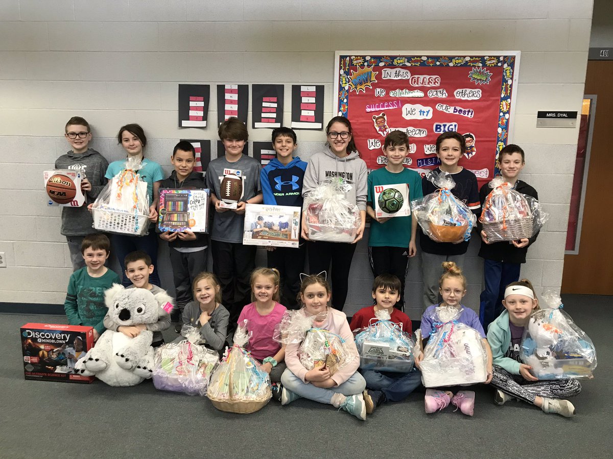 LaurieLarnold's tweet photo. Lucky reading incentive drawing winners.  Reading makes everyone a winner.  @NorthElem1  @WashCommSchools https://t.co/1tLkc3kM5e