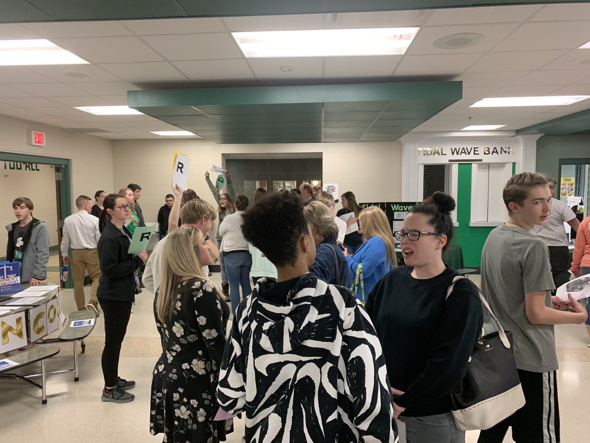 JSchmidtMC's tweet photo. Super excited to welcome our incoming freshman and their families to PowerPact Night 2020! Our student leaders and advisors are rockin it as they show off what we do and have to offer @MEADECOUNTYHIGH @StuartPepperMS
#WeAreMeade
#alloneallin https://t.co/jsJ0IjyfmV