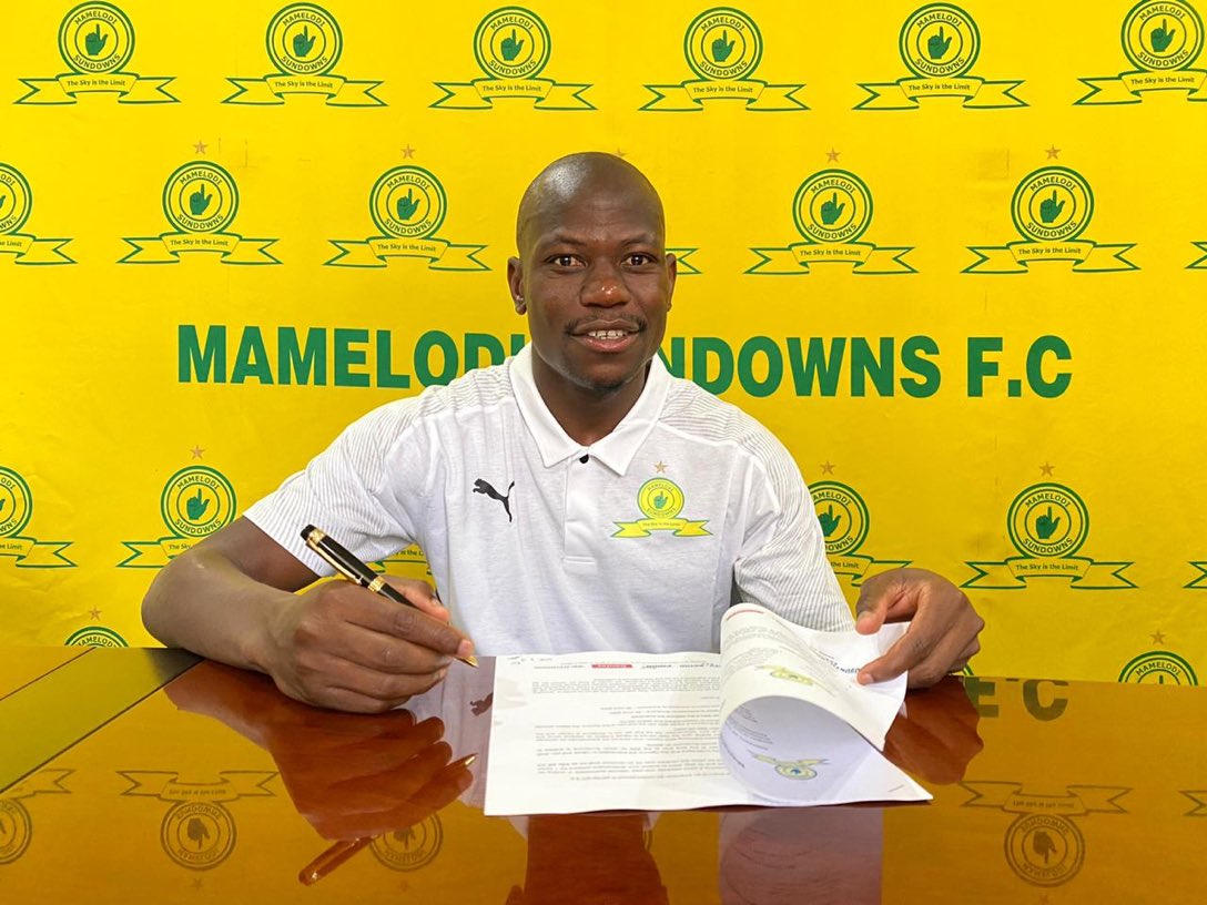 TheRealPitso's tweet photo. Thank you Captain and Mamelodi Sundowns for agreeing on new contract.Really good for the stability of the team and our Captain. https://t.co/wDJqzQ8W3x