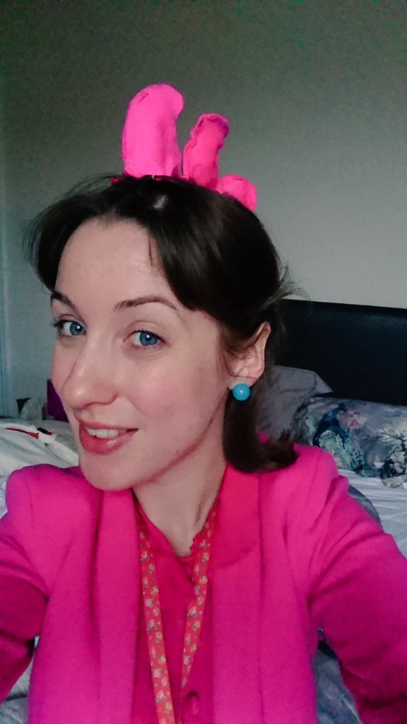 Miss Abbott tweet media