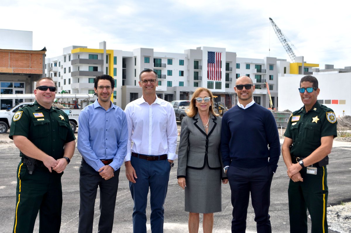 RosemurgyProp's tweet photo. UPTOWN BOCA TOPPING OFF EVENT
https://t.co/HTnQrLhOWP https://t.co/dDBTN6xrzi