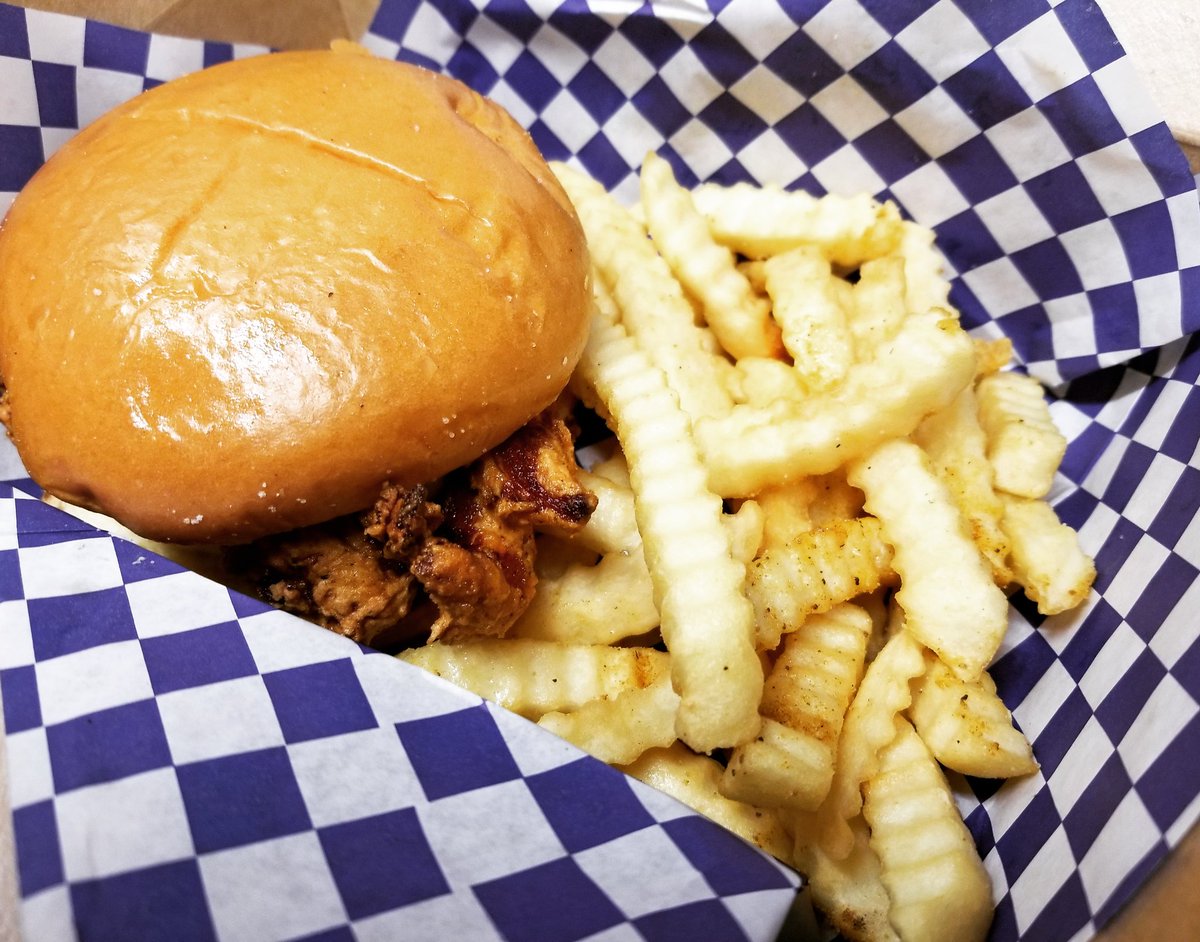 #LonghornChicken #friedchicken #HalalChicken #Halal #pulledporksandwich #chickentenders #smokedfriedchicken #chickenwings #buffalowings #BBQwings #hotwings #chickenstrips #spicychicken #spicy #mashedpotatoes #chickenbiscuit #chickentenders #fries #macandcheese