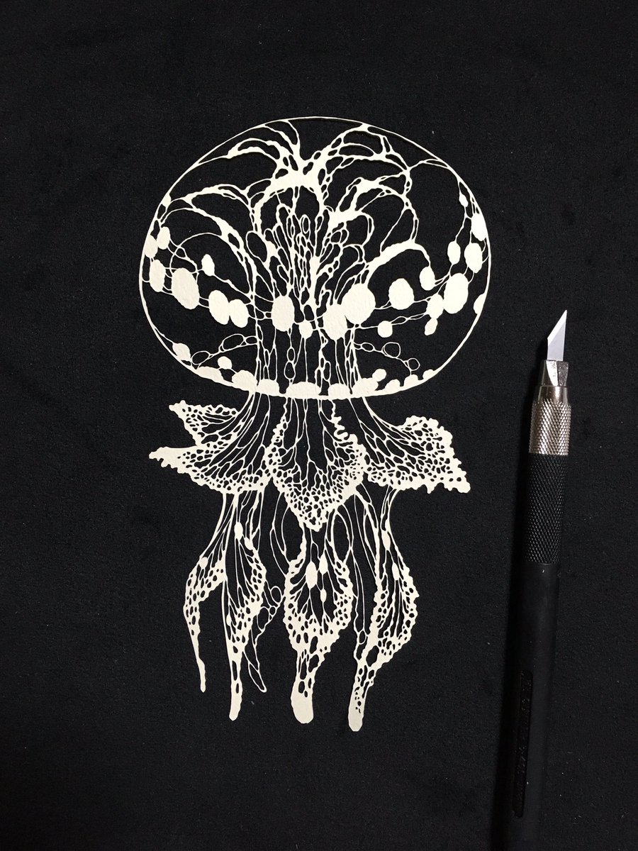 「クラゲ完成しました。
#切り絵 」|切り剣Masayo / 「切り剣 福田理代切り絵作品集」発売中のイラスト