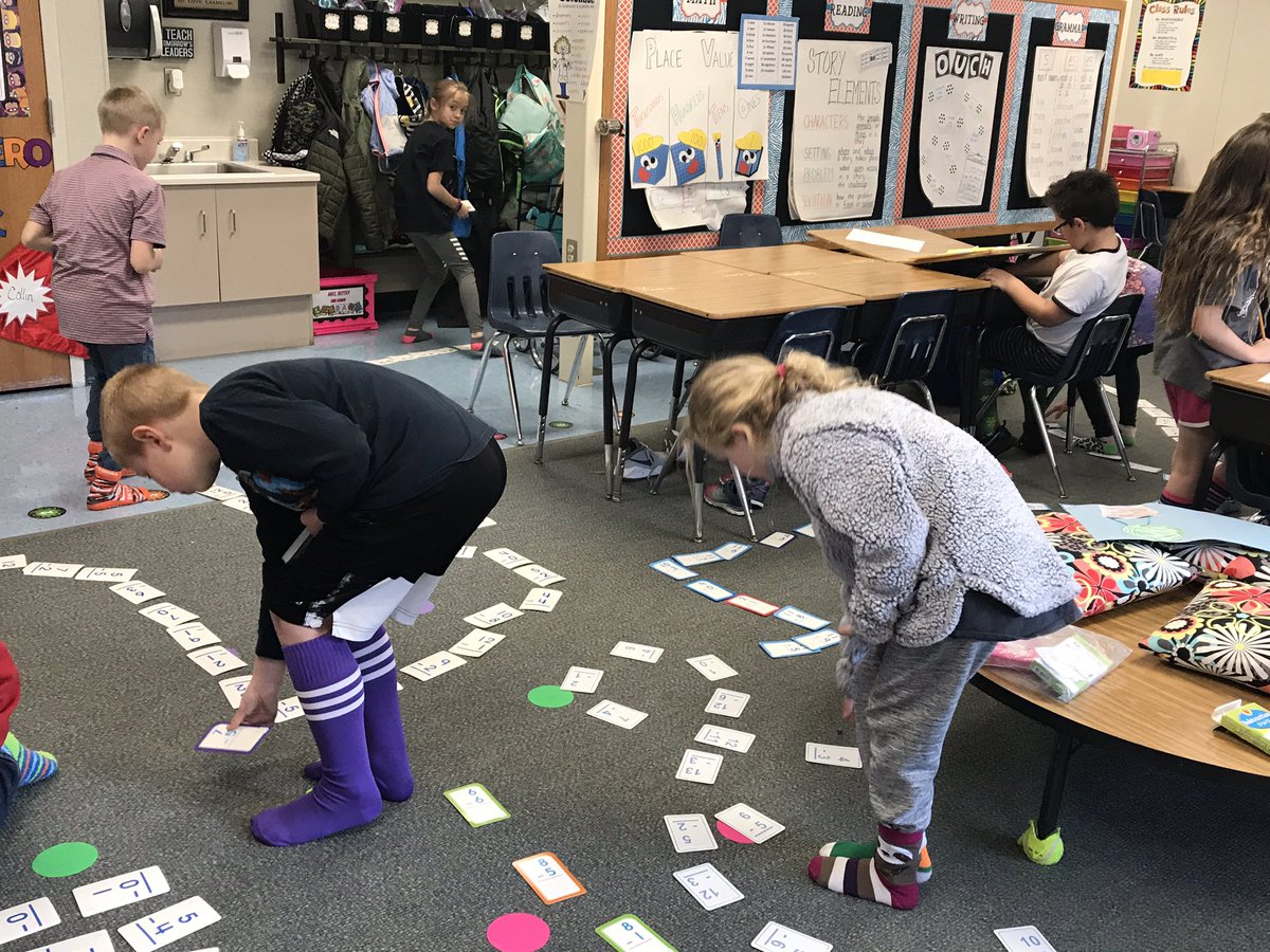 LButtry1's tweet image. Practiced our facts in socks for Fox in Socks day! 🦊 🧦 #connectses #bulletpride