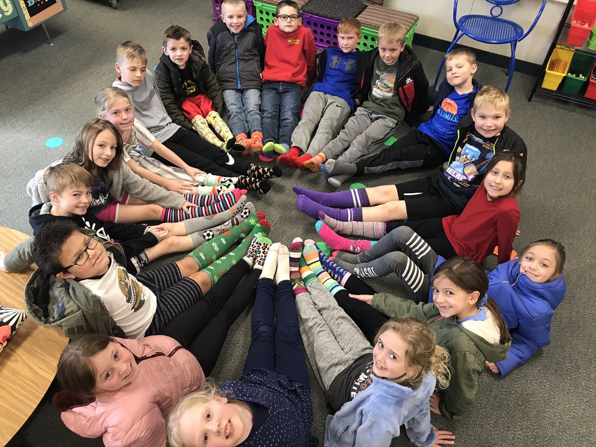 LButtry1's tweet image. Practiced our facts in socks for Fox in Socks day! 🦊 🧦 #connectses #bulletpride