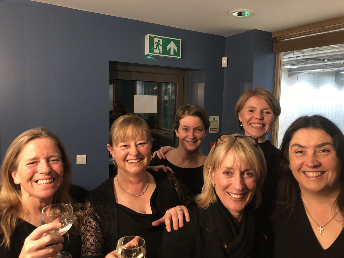We survived the Messiah! Well done girls! <a href="/GwynieP/">Gwynie Parry</a> <a href="/halesc/">Hayley</a> <a href="/justinemahon/">Justine Mahon</a> @LewSedbergh <a href="/ajfe2012/">Amanda Ferguson</a>