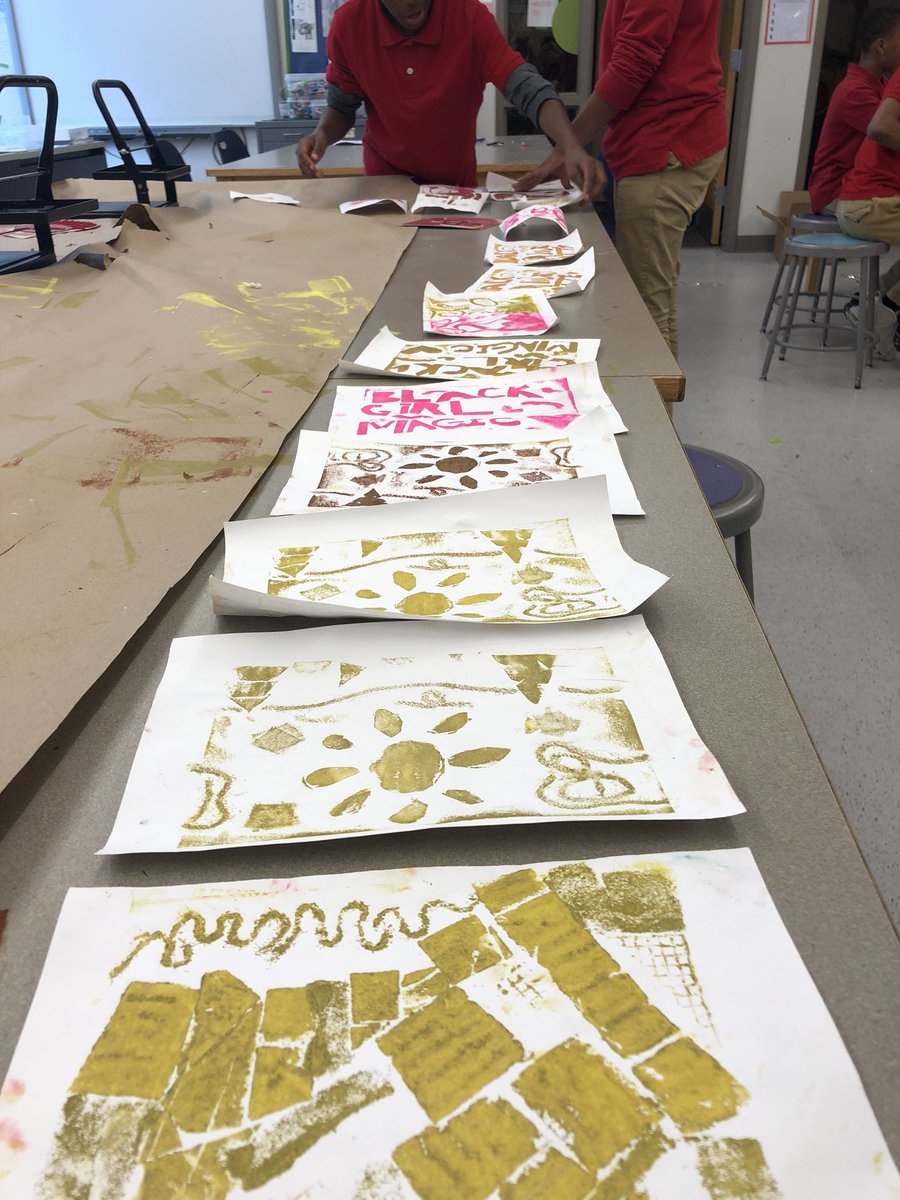 ArtwithSmullen's tweet photo. Printmaking is one of my favorite days in the art room! @MrComeforo @DCPSArts @dcpublicschools @StuartHobsonMS @CHCSPTA https://t.co/1HheZUwqN0