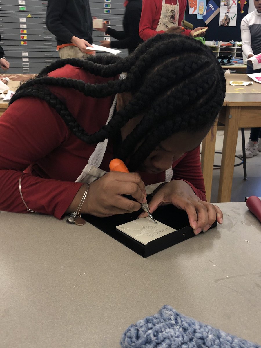 ArtwithSmullen's tweet photo. Printmaking is one of my favorite days in the art room! @MrComeforo @DCPSArts @dcpublicschools @StuartHobsonMS @CHCSPTA https://t.co/1HheZUwqN0