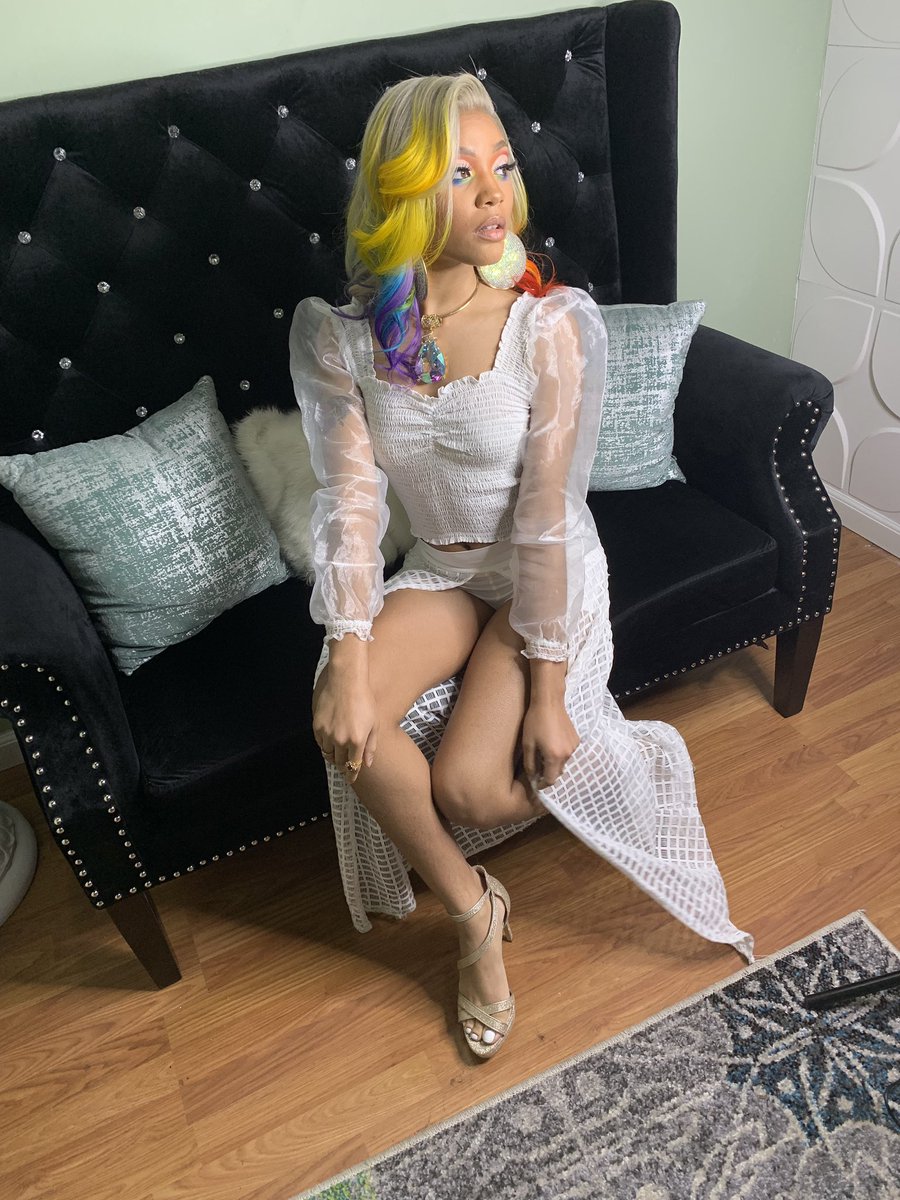 missperfectJ's tweet photo. Beauty is her name🦋

Makeup: #charlenedunlap
Hair: #PressedHairSalon #MarqB👑 https://t.co/6iEqC17OFg