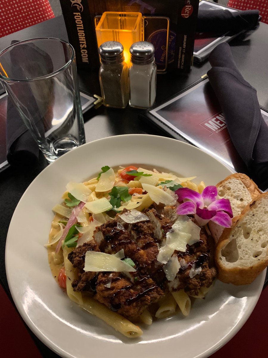 MKEStackner's tweet photo. Italian Four Cheese Pasta - Sautéed Red Peppers, Cherry Tomatoes, Red Onions, Roasted Garlic Purée, Bacon, tossed in a Four Cheese Pasta with Penne Pasta. Served with a Balsamic Buttermilk Chicken Breast and truffled Baguettes. https://t.co/bEkXgPOSip