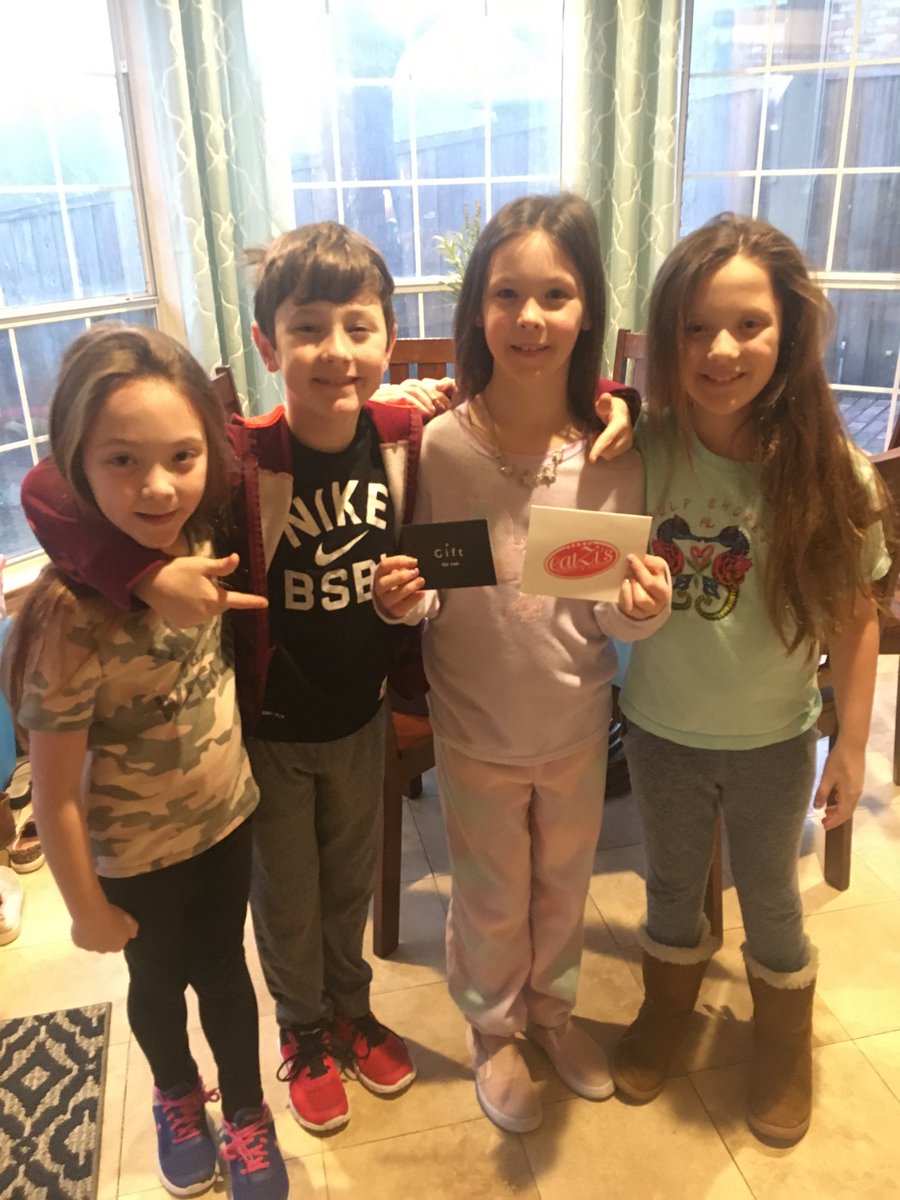 MsLsPeeps's tweet photo. @eatzis Thank you so much for the gift card!!! This lucky winner is so deserving! If you see the cutest quadruplets in soon, know they are all pizza fraction pros! #kentrocks #weloveeatzis #andmath @KentCardinals https://t.co/rDkeNP4GmY