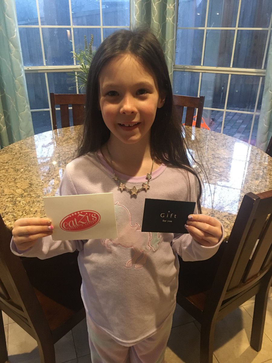 MsLsPeeps's tweet photo. @eatzis Thank you so much for the gift card!!! This lucky winner is so deserving! If you see the cutest quadruplets in soon, know they are all pizza fraction pros! #kentrocks #weloveeatzis #andmath @KentCardinals https://t.co/rDkeNP4GmY