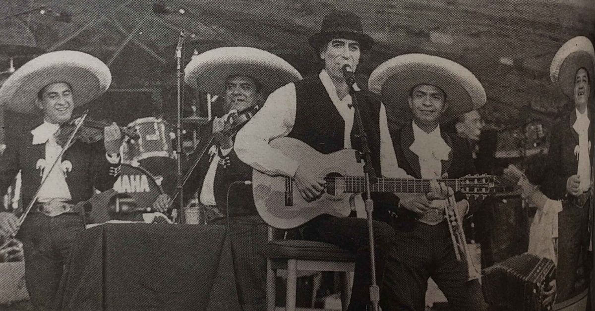 DeMemoria on X: "Hace 20 años Joaquín Sabina dio un concierto en el Zócalo Capitalino, convergió con la entrada de la Policía Federal en la UNAM para desalojar a los "paristas" que