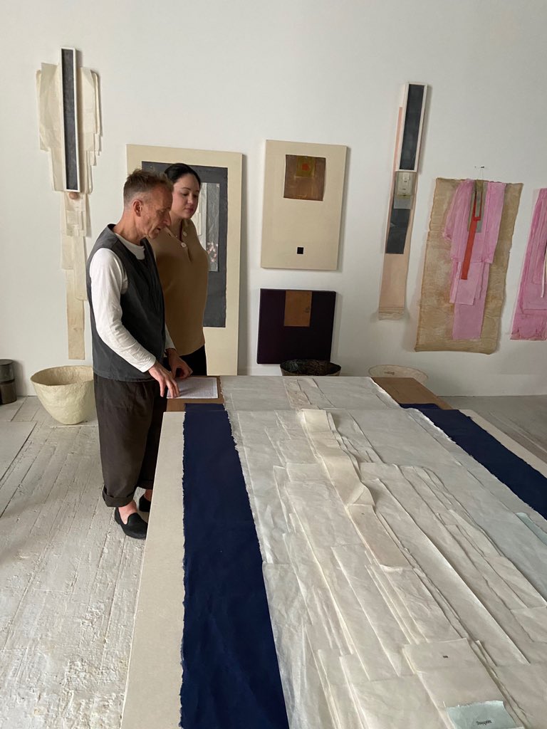 augustegarufi's tweet photo. studio visit from the lovely Patti Ruiz Healy @RuizHealyArt #studiovisit #art #artstudio #installationart #paperart #castpaper #textart #brooklynart #petals #brooklynnewyork #un75 #ruizhealyart #augustegarufi https://t.co/a5X7SKJA3m