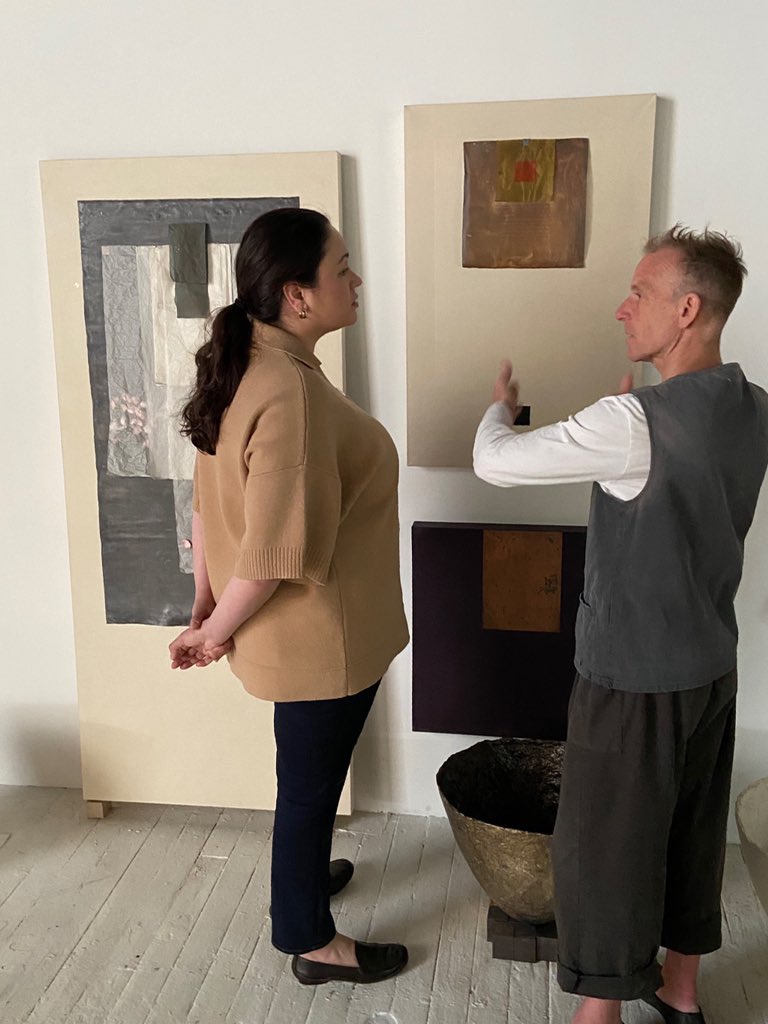 augustegarufi's tweet photo. studio visit from the lovely Patti Ruiz Healy @RuizHealyArt #studiovisit #art #artstudio #installationart #paperart #castpaper #textart #brooklynart #petals #brooklynnewyork #un75 #ruizhealyart #augustegarufi https://t.co/a5X7SKJA3m