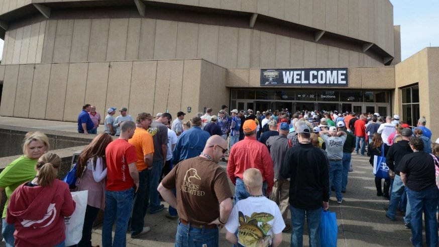 ArmyBassAnglers's tweet photo. Its going to be packed @ the 2020 Bassmaster Classic. Be sure to drop by booth #107 &amp; meet the Pros from WFN - World Fishing Network hit TV show #StrikeKings #FORCEonFORCE--HOOAH! 
#ArmyBassAnglers #SupportDefendFish 
https://t.co/DymHBoBhI5 https://t.co/3vyR2fm12L