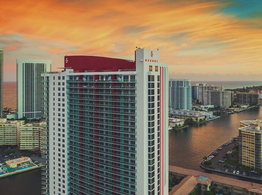beachwalkfl's tweet photo. #BeachwalkElite sits right on the intracoastal waterway, serving you beautiful views every time of day

 https://t.co/8KpAofSBlK https://t.co/2EWcrJhmCS