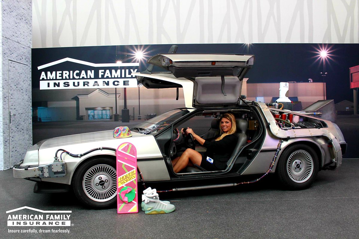 VantageAdv's tweet photo. Alexis showing off the Delorean at the #portlandautoshow. https://t.co/yN9uyTJkwM