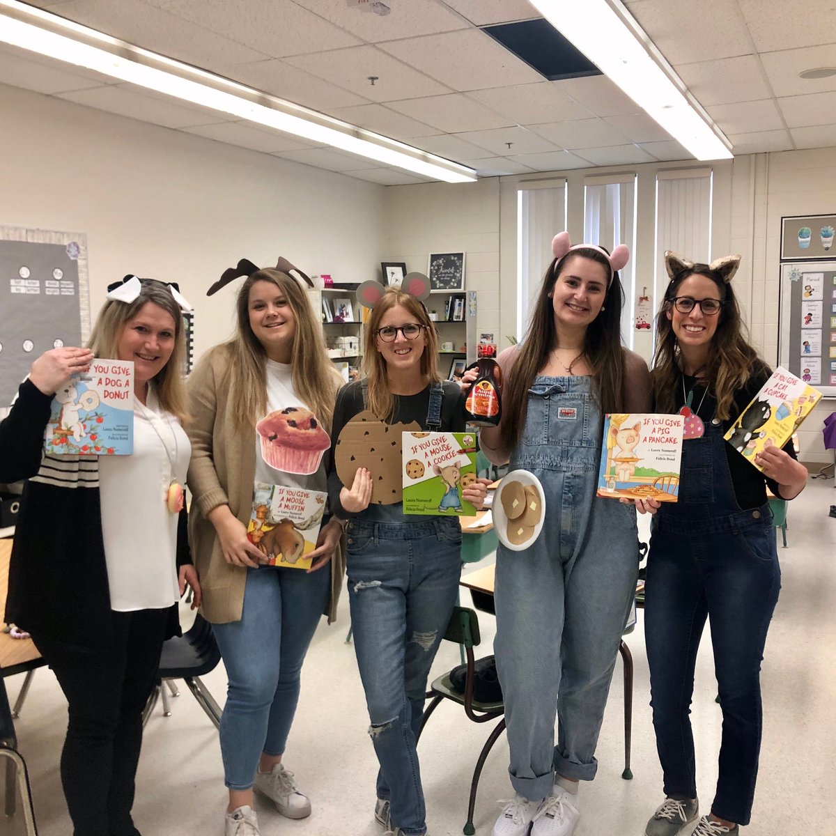 Jenna_Magnusson's tweet photo. It was dress up as your favourite book day! What a great way to promote literacy 📚@joarcsd @RCSD_No81 https://t.co/jGNogE1dGv