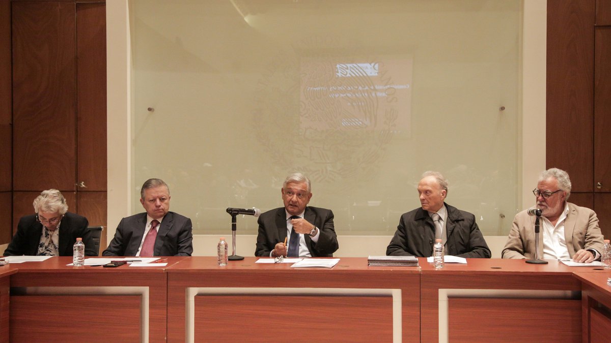 lopezobrador_'s tweet photo. Firmamos un acuerdo con el fiscal General, Alejandro Gertz y el presidente de la SCJN, Arturo Zaldívar, para trabajar juntos en el propósito de esclarecer y hacer justicia en el caso de los jóvenes de Ayotzinapa. No solo es razón de Estado, sino de nación

https://t.co/giloLcxyGX https://t.co/ECNhUP8oEO