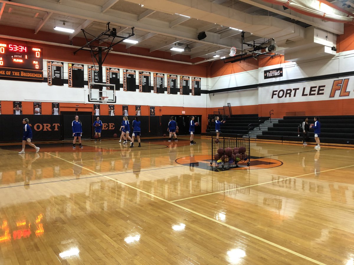 jchsgirlshoops's tweet photo. Less than an hour till GAMETIME 🏀
#32min #jchsgirlshoops https://t.co/Yp446by13w