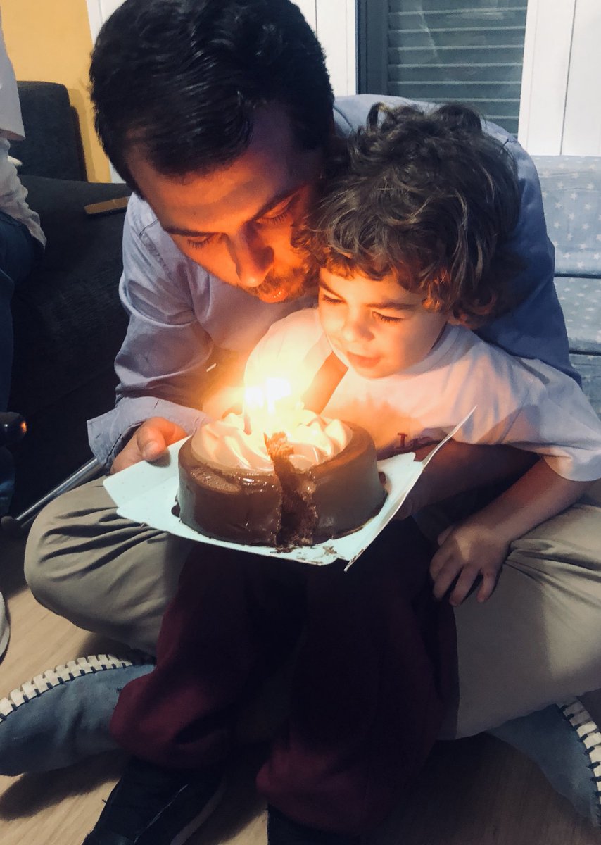 VirginiaRegGlez's tweet photo. Feliz cumpleaños ⁦@JacobAfonso⁩ :-) por muchos cumpleaños juntos los tres , te queremos papá 😘 https://t.co/lwc2Jn52BZ